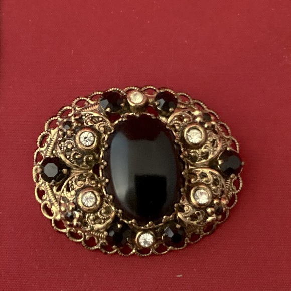 Source Unknown Jewelry - Gold tone with black cabochon Brooch Made In Germany
